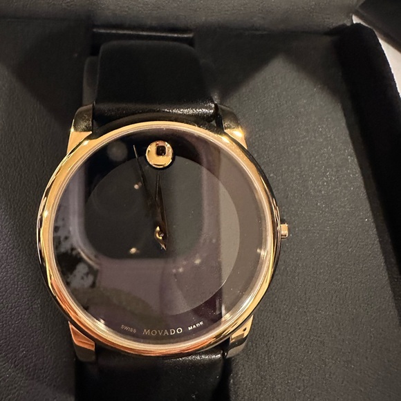MOVADO Museum Classic Quartz Wristwatch Gold Plated Black. - Picture 3 of 5